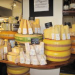 デンマークにはさまざまな種類のチーズがあり、デンマーク人は日常的にチーズをたくさん食べます。
